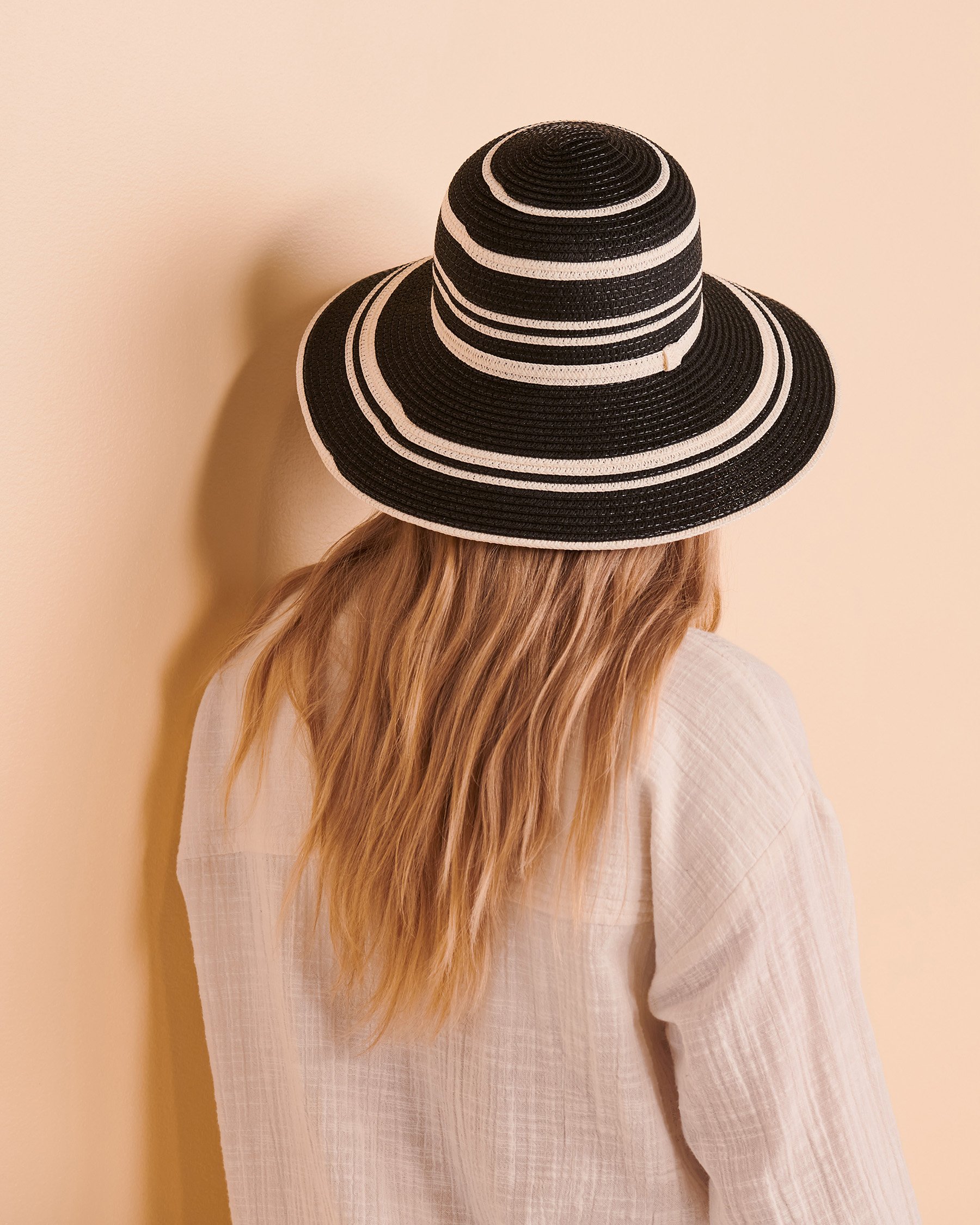 CASABAWA IMPORTS INC. Chapeau cloche 2 tons Noir et crème ABVR13-2 - Voir3