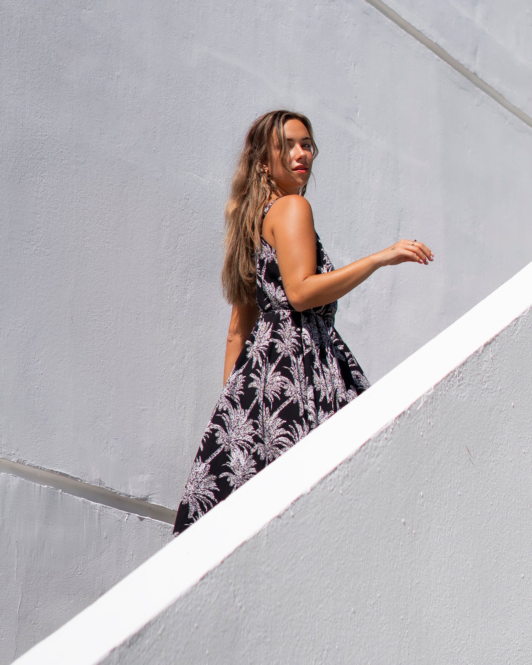 OFF THE BEACH Robe longue sans manches palmiers Imprimé palmiers noirs 02300148 - Voir3