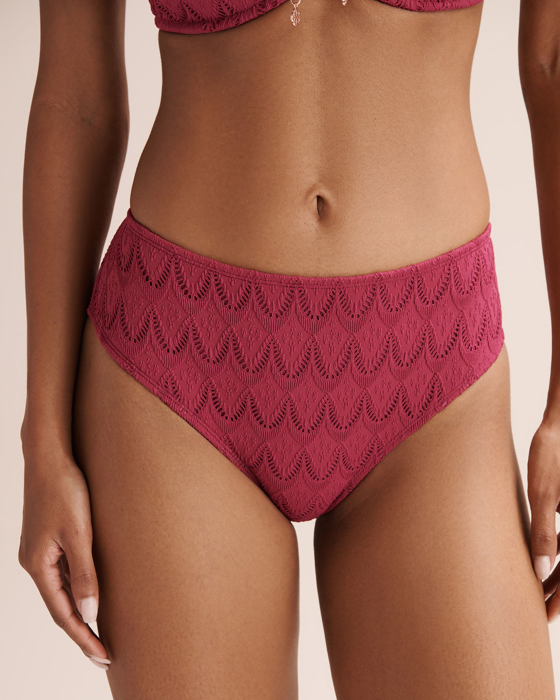 TURQUOISE COUTURE Textured Mid-Rise Brazilian Bikini Bottom Beaujolais Violet 01300526 - View3